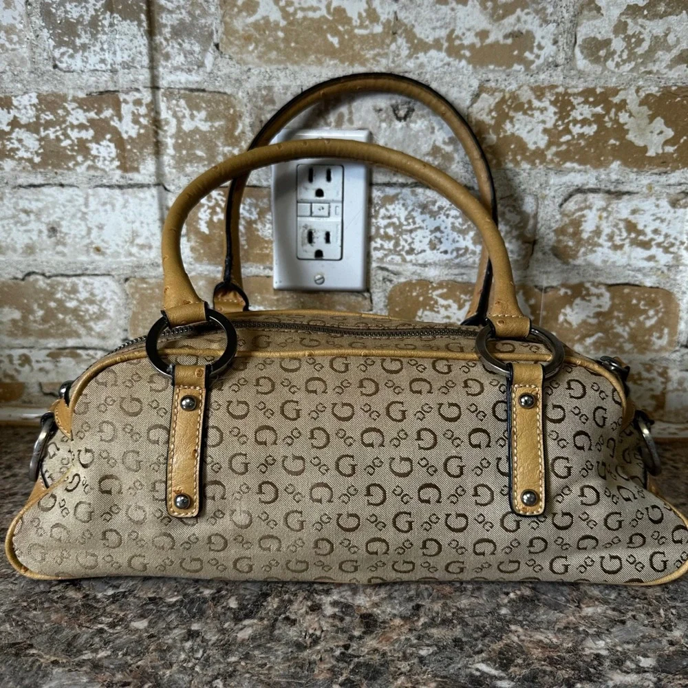 Guess Baguette Handbag Womens Boho Medium Tan Monogram Ostrich Y2K Logo Silver